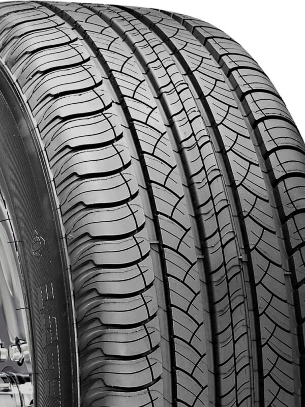 Michelin Latitude Tour All-Season 245/60R18 105T Tire