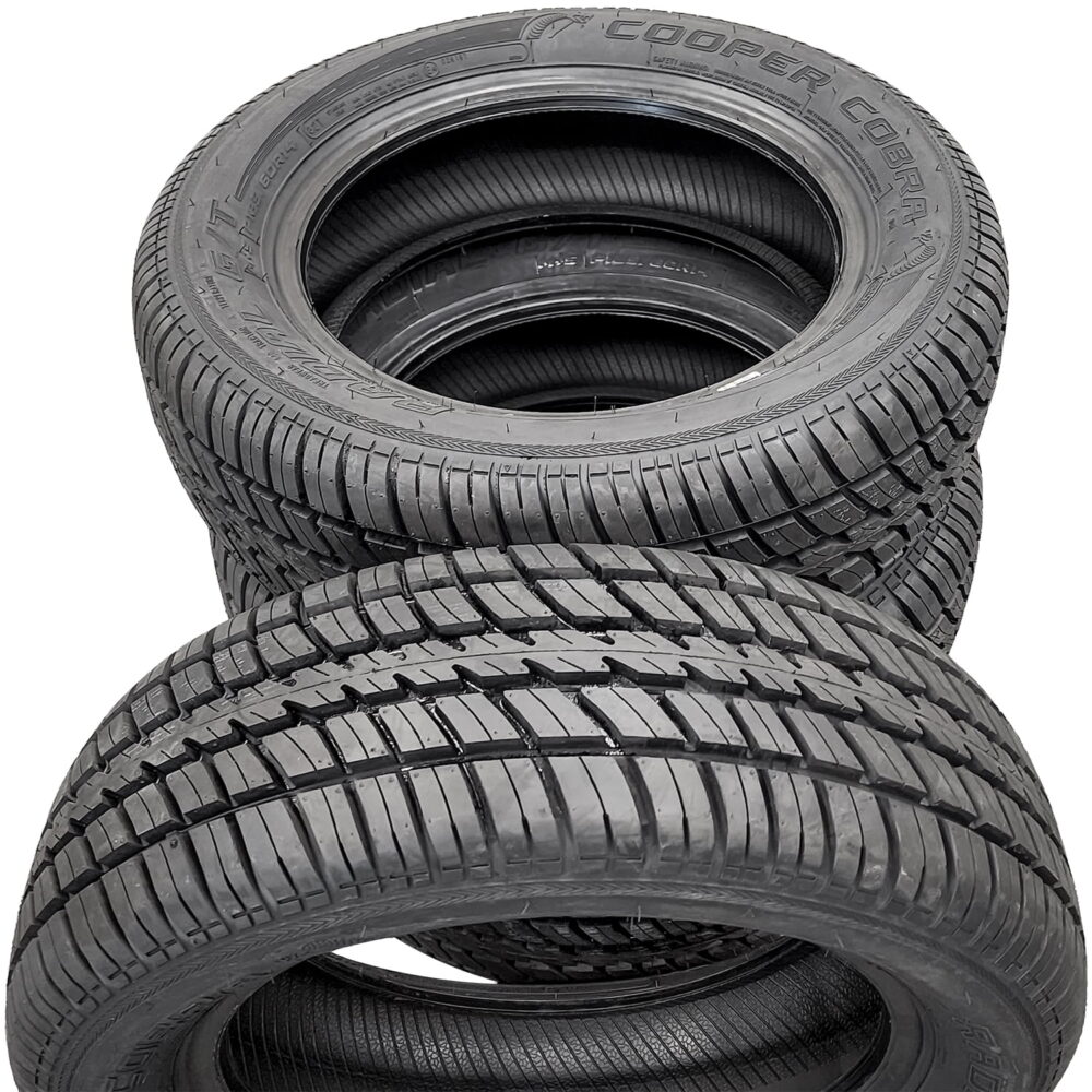 Cooper Cobra Radial G/T All Season P255/60R15 102T Passenger Tire - Image 2
