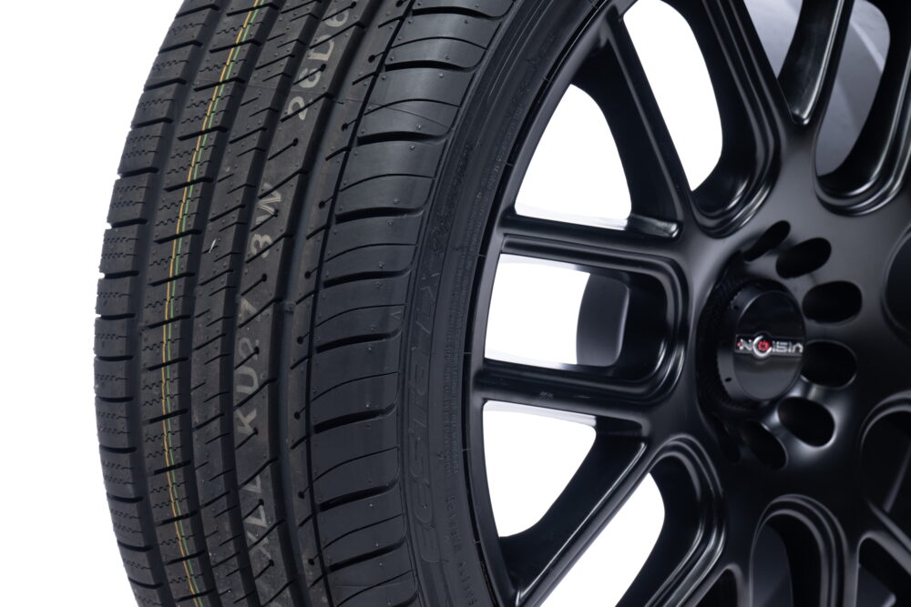 Kumho LX Platinum KU27 All-Season Tire - 205/55R16 91V Fits: 2012-13 Honda Civic EX-L, 2014-15 Honda Civic EX - Image 2